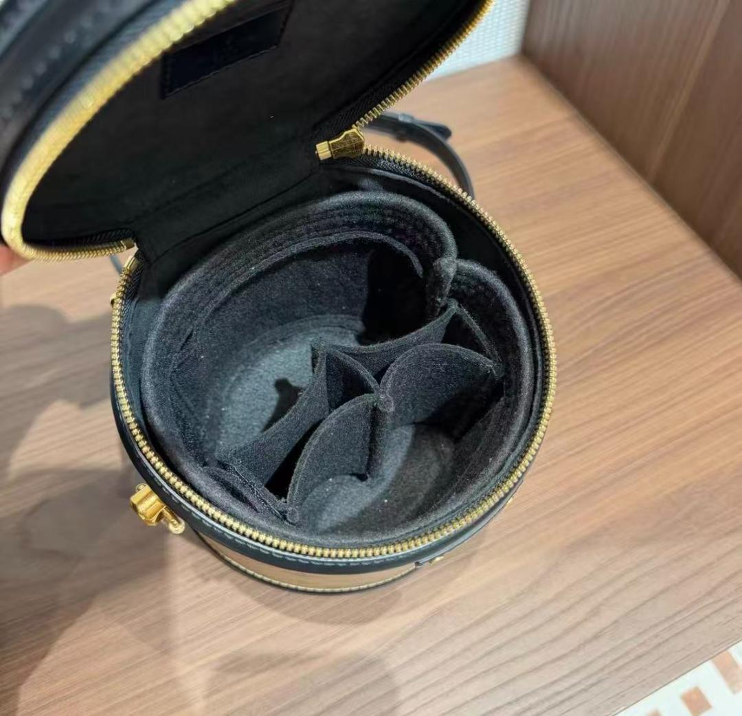 モノグラム ショルダーバッグ