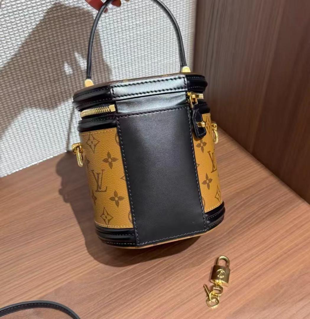 モノグラム ショルダーバッグ