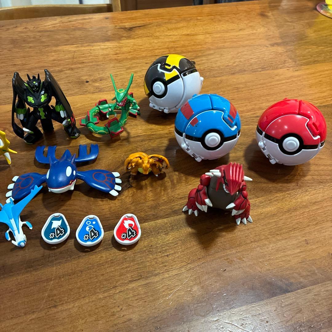 モンコレとポケモンフィギュアまとめ売りおまけつき