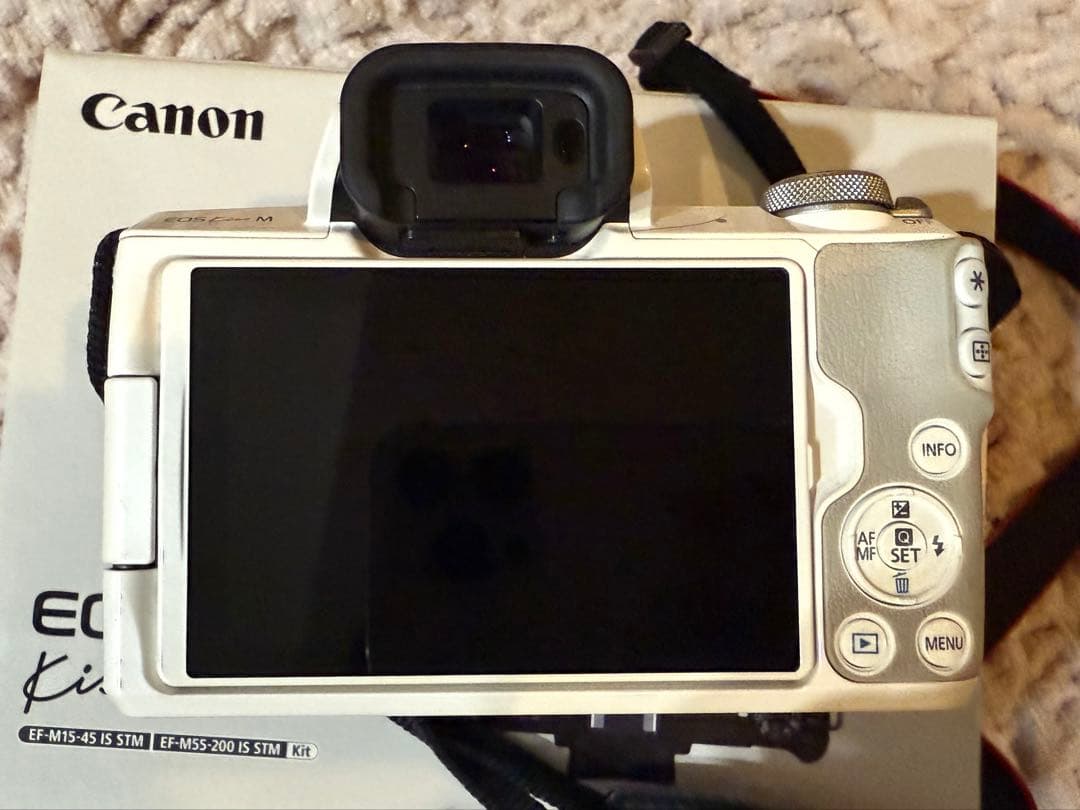 Canon ミラーレス一眼 EOSkissM ホワイト(標準ズームレンズのみ)