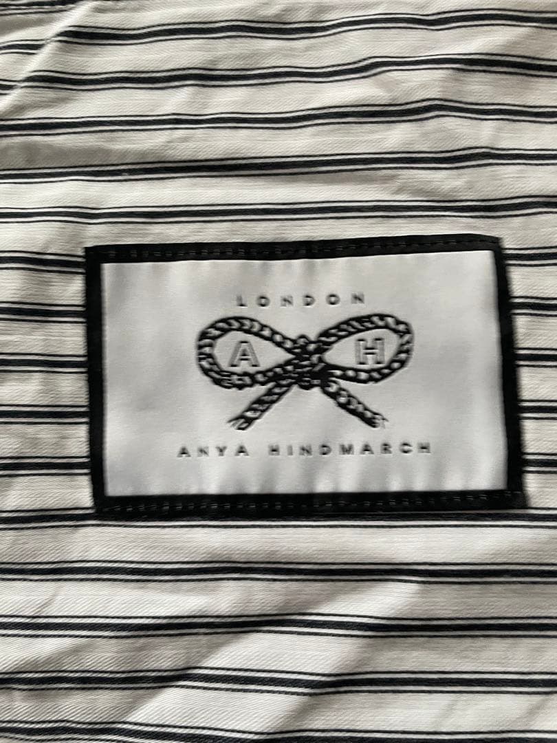 美品【ANYA HINDMARCH アニヤ ハインドマーチ】クラッチ バック