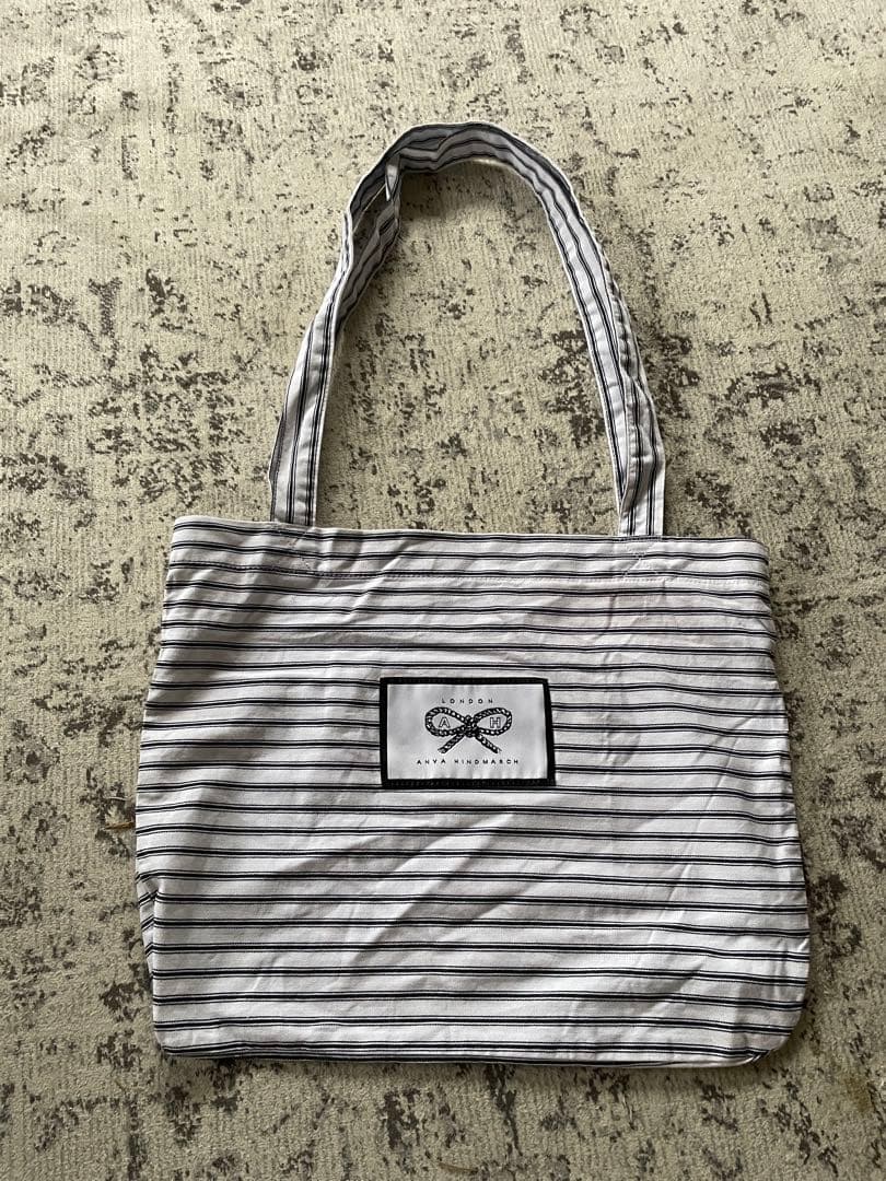 美品【ANYA HINDMARCH アニヤ ハインドマーチ】クラッチ バック