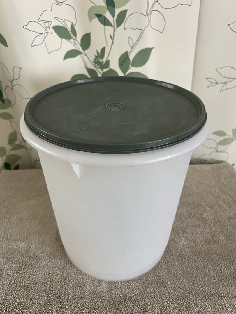 【専用】【タッパーウェア】 マキシクィーンデコレーター＆ジャイアント　2個セット