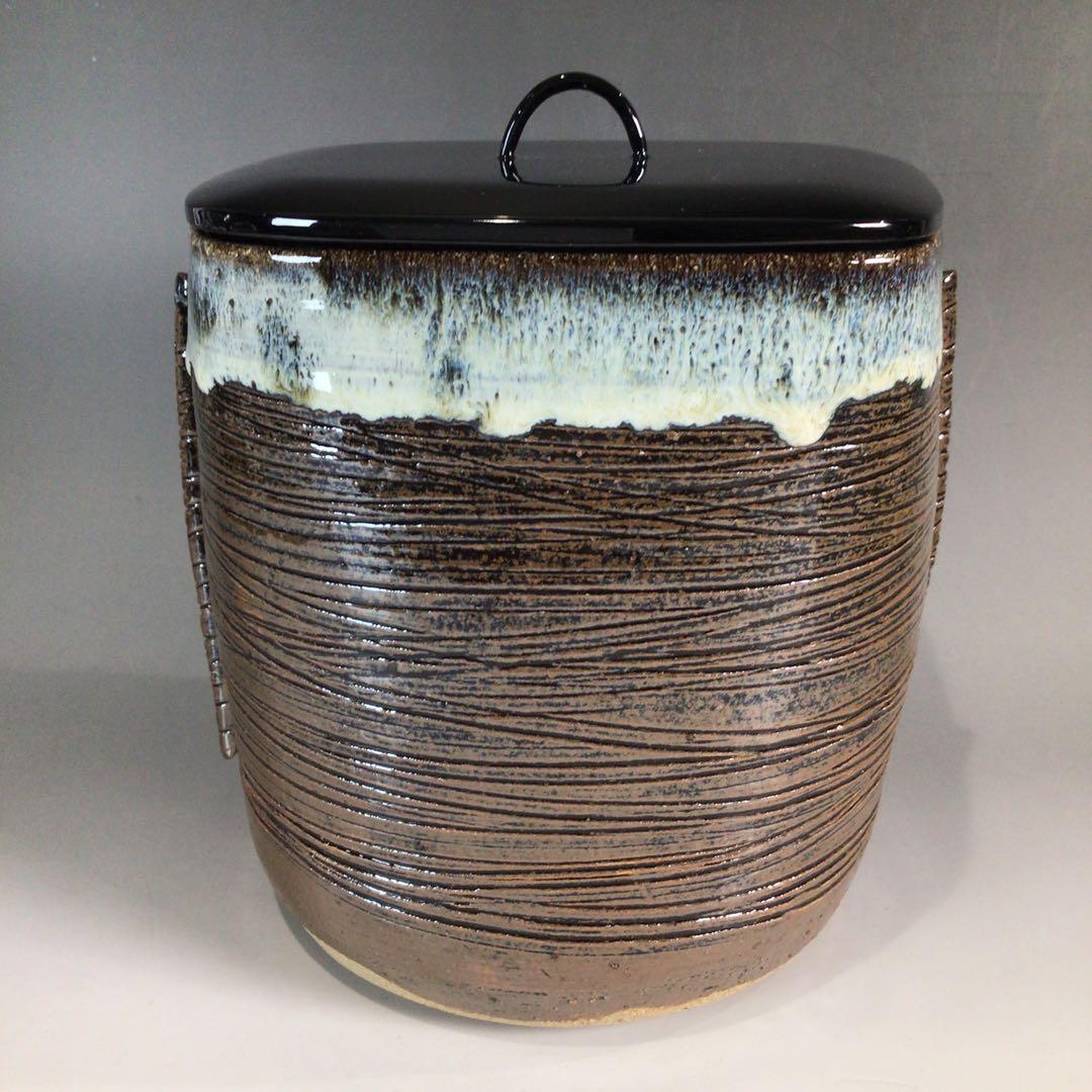 Ｐ１４６　水指　『高取焼』『笹山登古造』『耳付水指』　共箱　茶道具