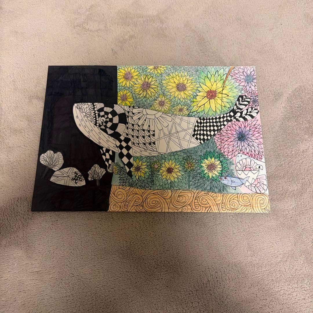 カラフルな魚と花の絵画