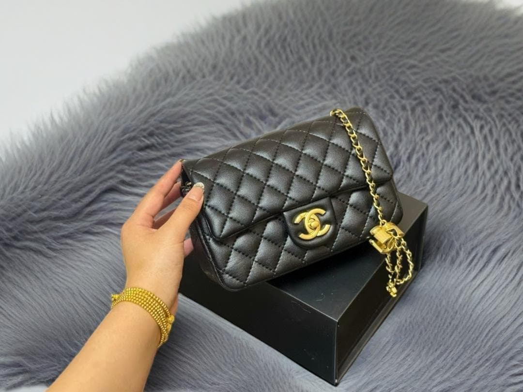 希少品 ブラック キルティング レザー ショルダーバッグ