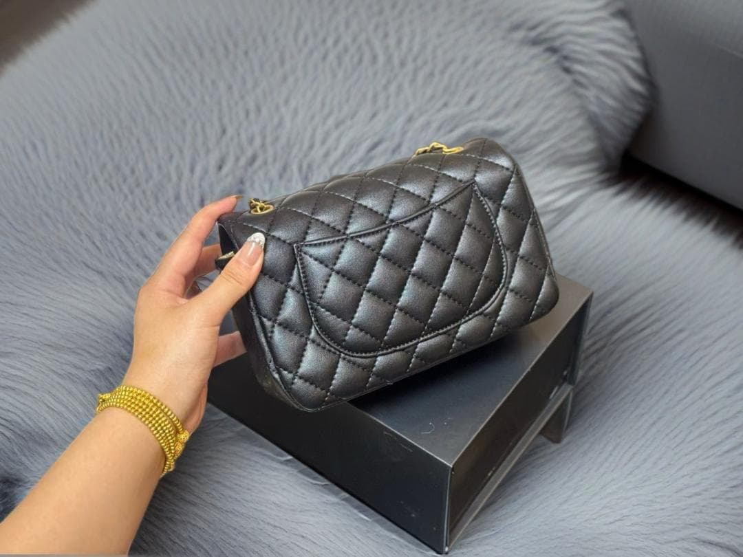 希少品 ブラック キルティング レザー ショルダーバッグ