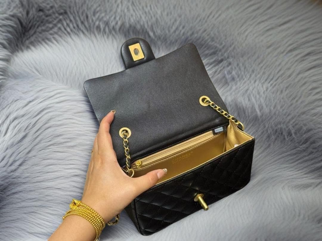希少品 ブラック キルティング レザー ショルダーバッグ