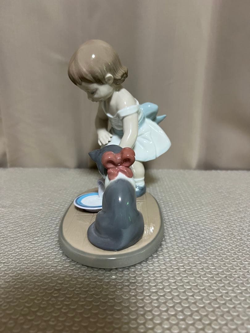 保管品　美品　リヤドロ　召し上がれ