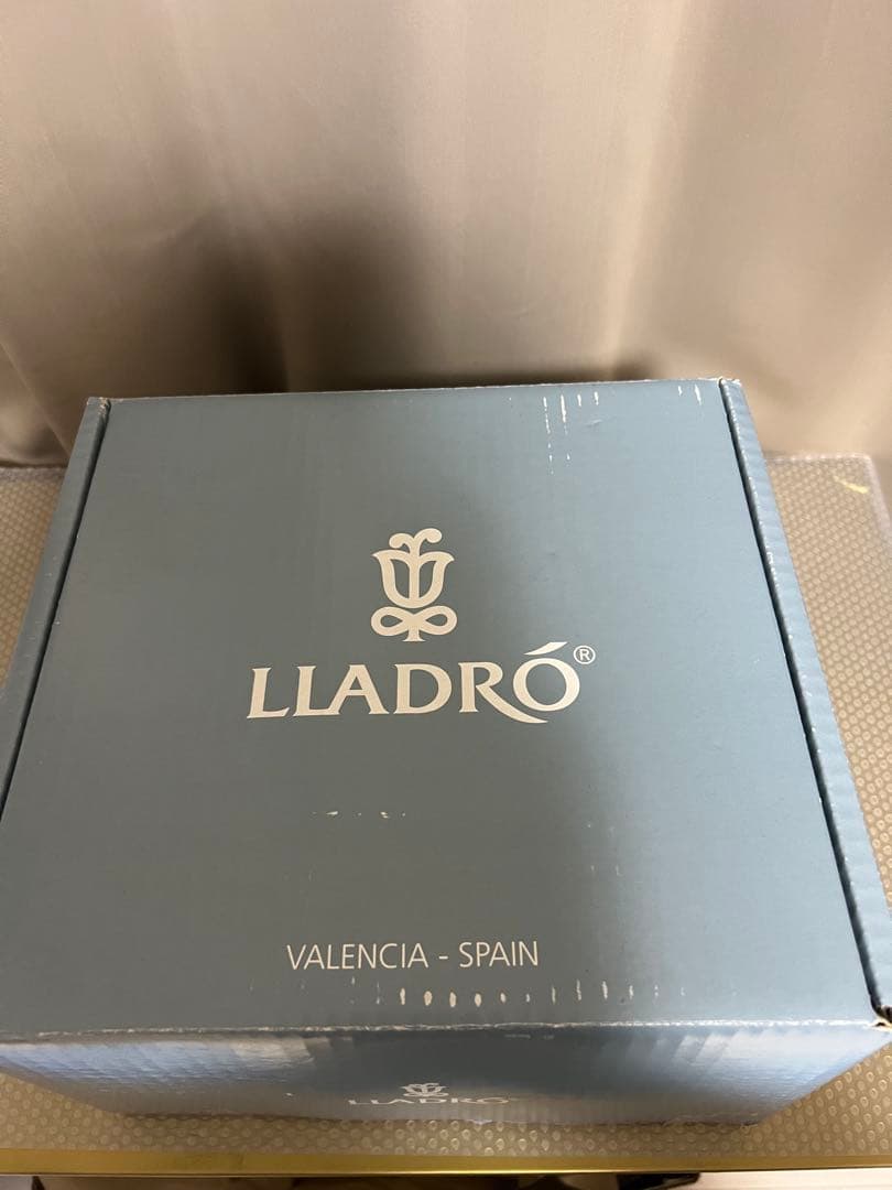 保管品　美品　リヤドロ　召し上がれ