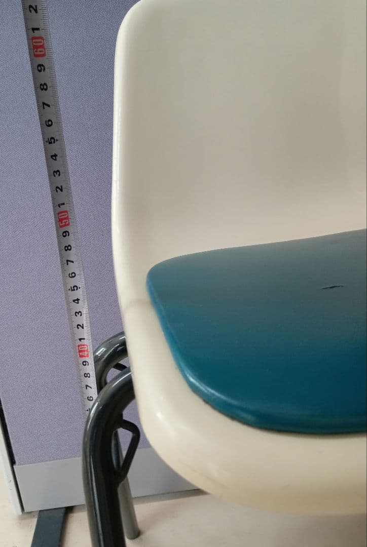 コクヨ　スタッキングチェア