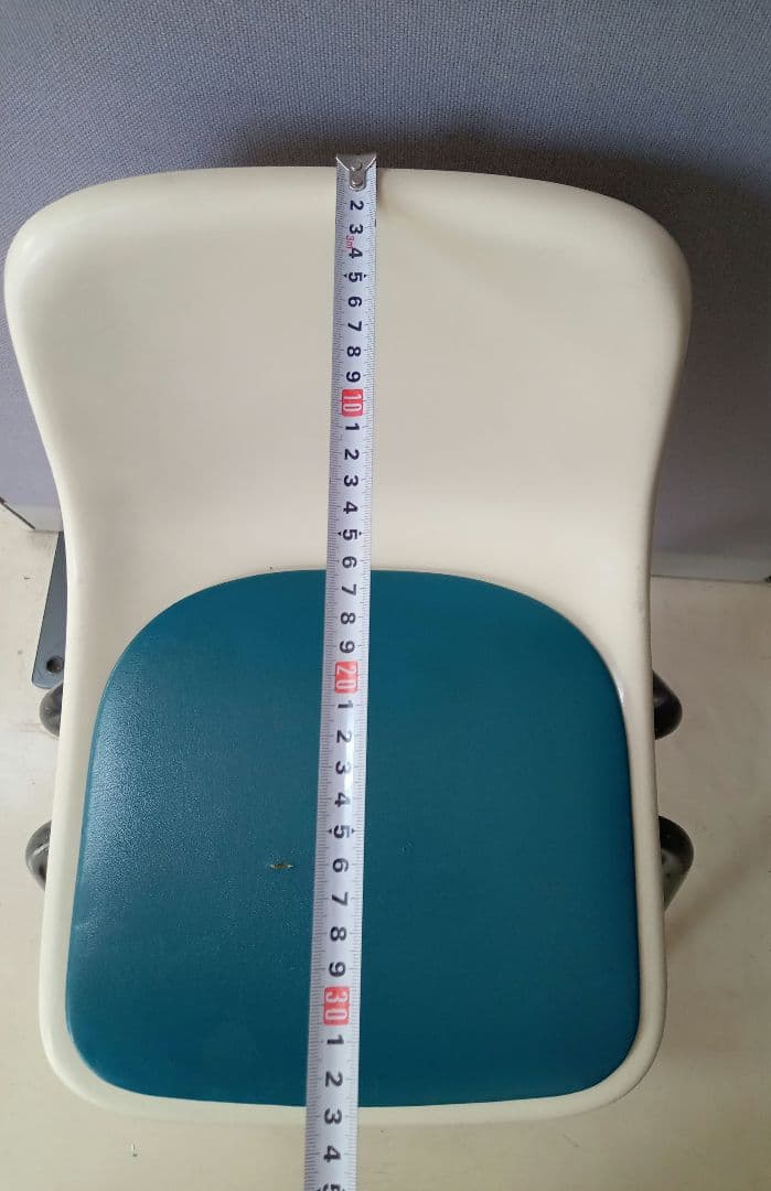 コクヨ　スタッキングチェア