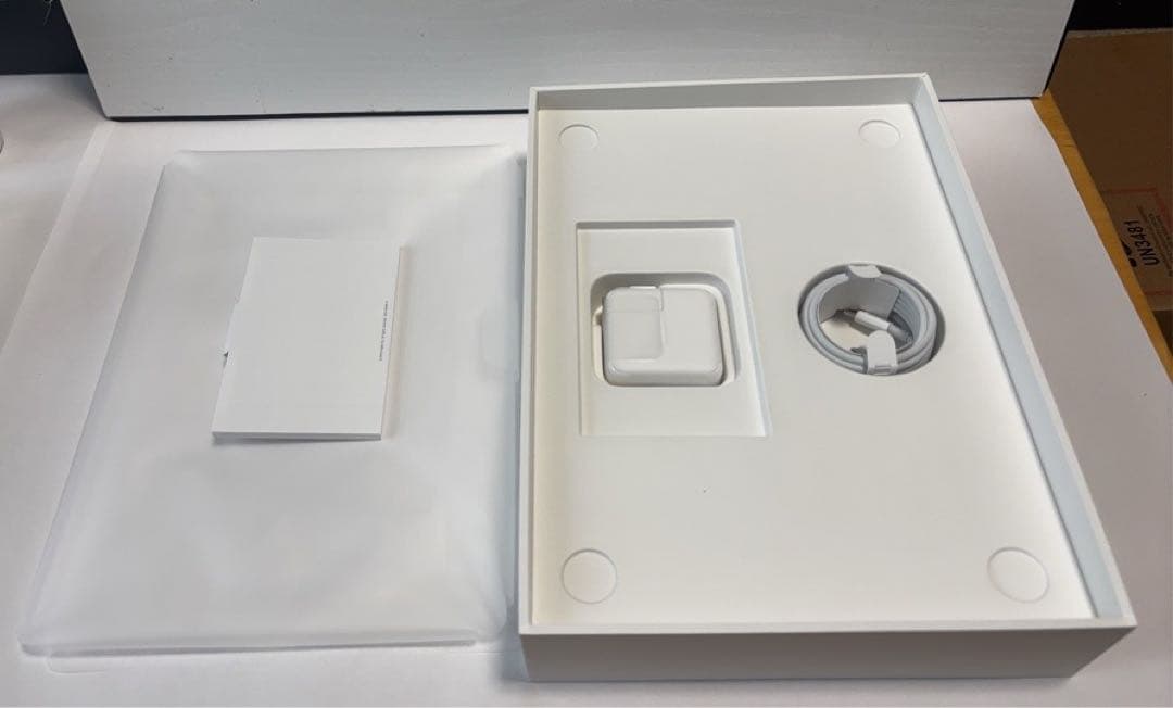 MacBook Air M1 8GB 256GB シルバー【美品】