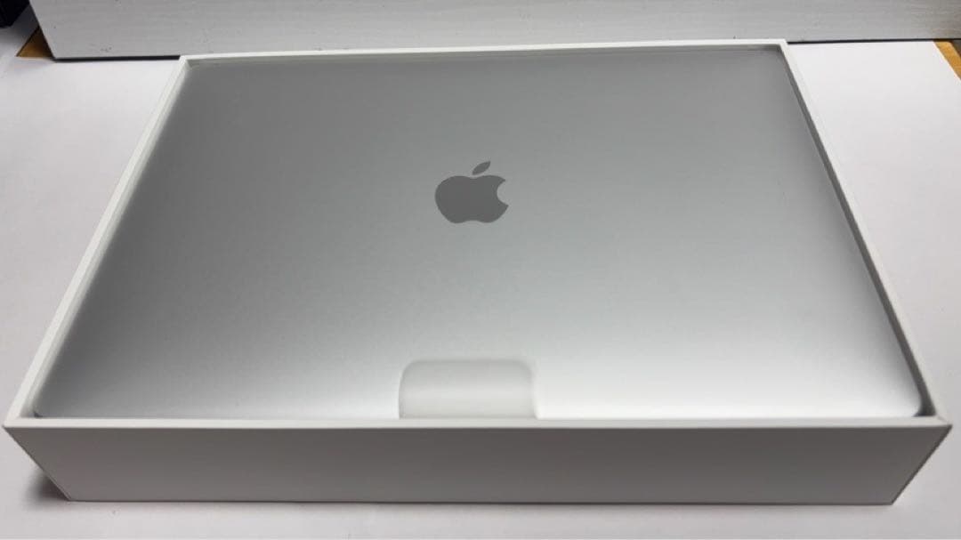 MacBook Air M1 8GB 256GB シルバー【美品】