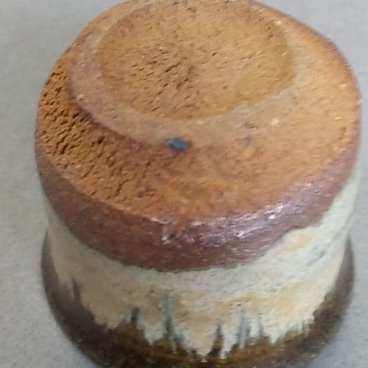 西岡良弘　氏作　朝鮮唐津ぐい呑み　朝鮮唐津酒盃　唐津立ちぐい吞み　唐津　箱なし