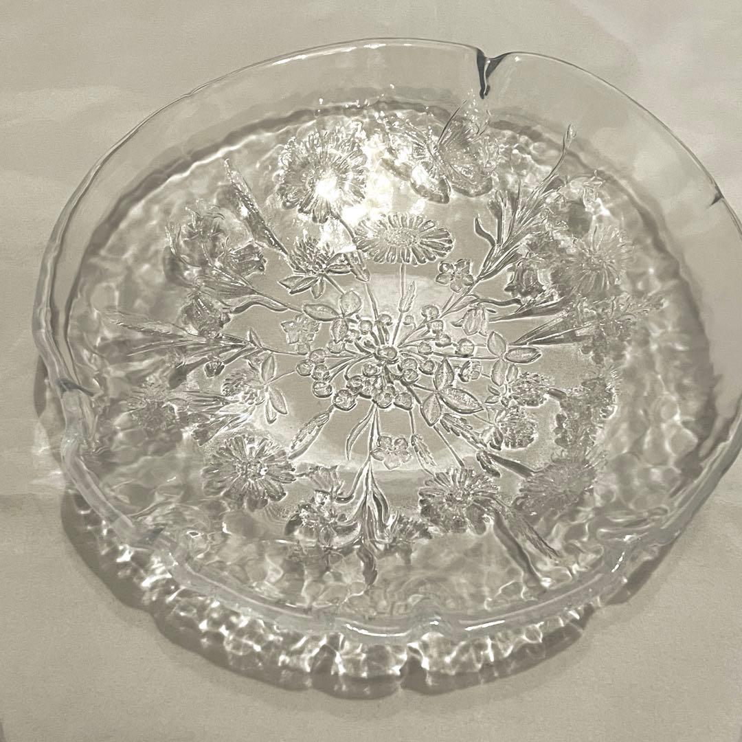 食器 ガラスプレート コスタボダ ウラ 花と蝶 丸皿2枚 大型深皿１枚 皿