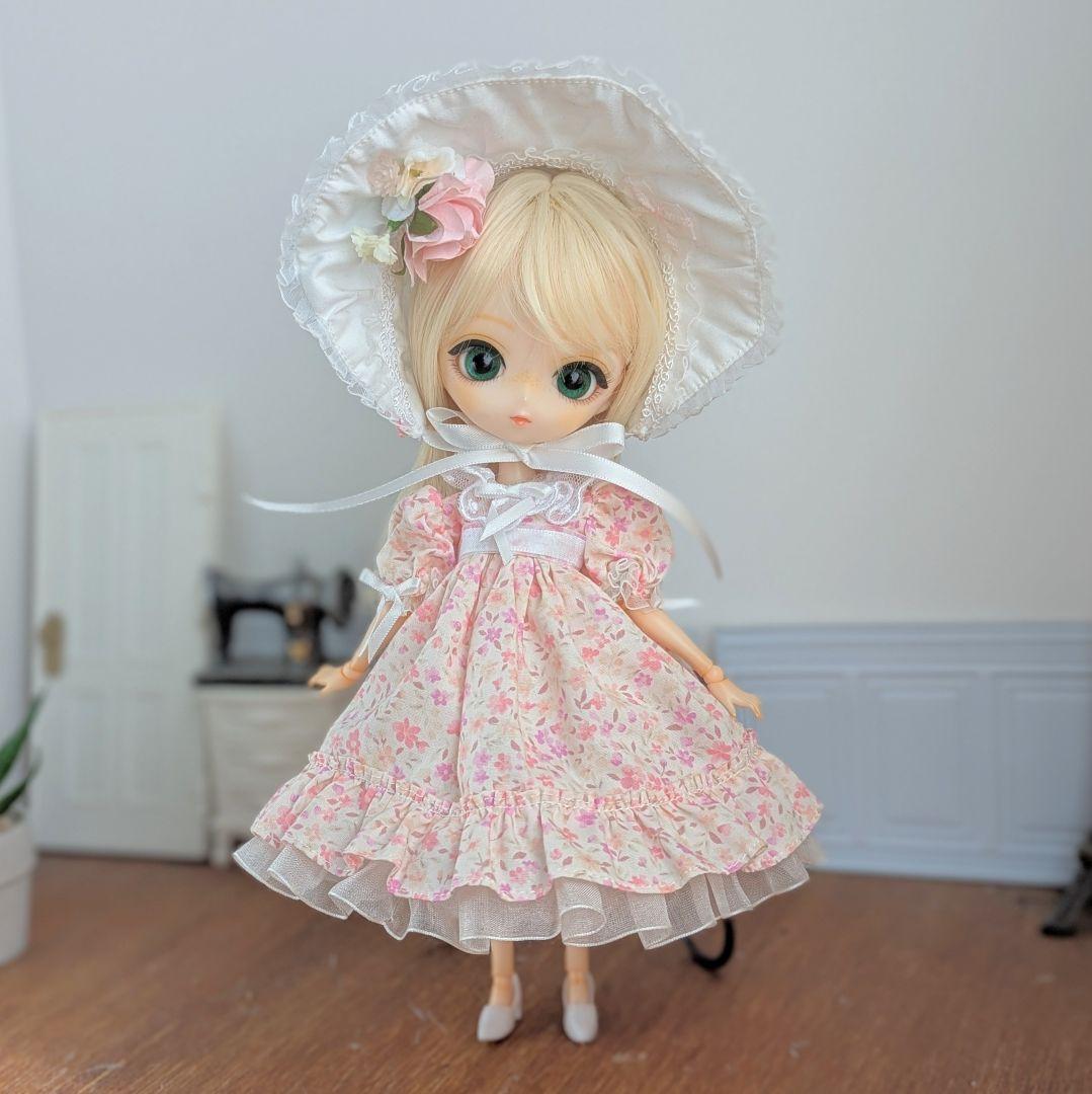 1554【ハルモニアブルーム服 】ピンクの花柄ワンピースとボンネットのセット