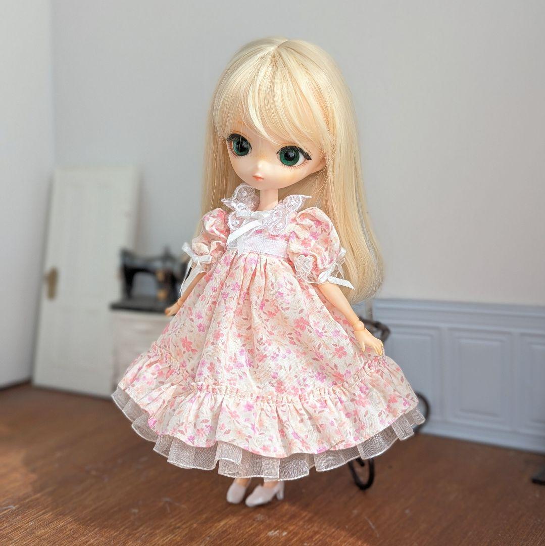 1554【ハルモニアブルーム服 】ピンクの花柄ワンピースとボンネットのセット