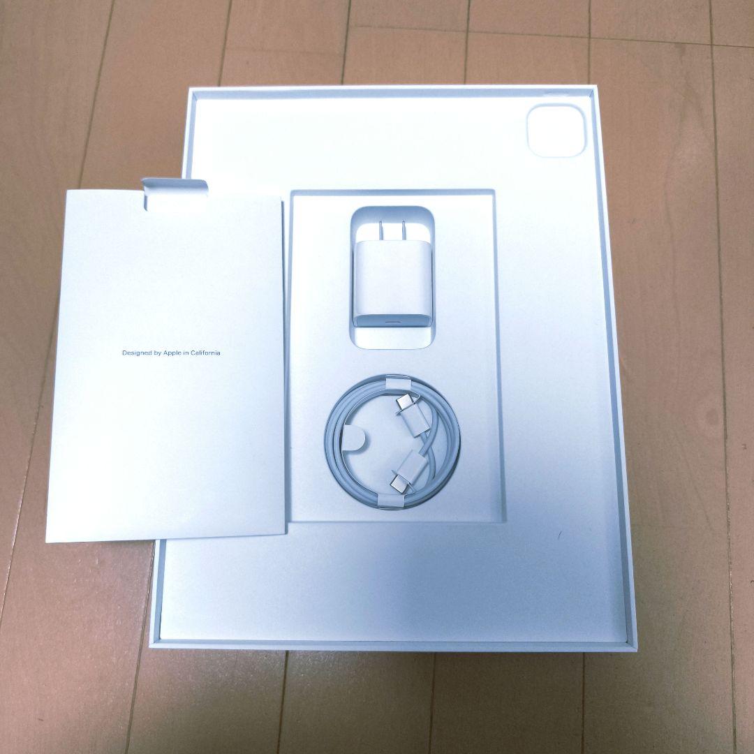 Apple iPad Pro 12.9インチ (第5世代)　別売ケース付属