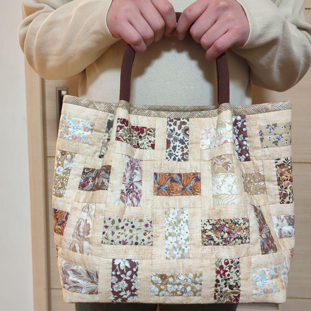 ✿リバティ✕パッチワーク✿　シックなリバティをちりばめたふっくらトート