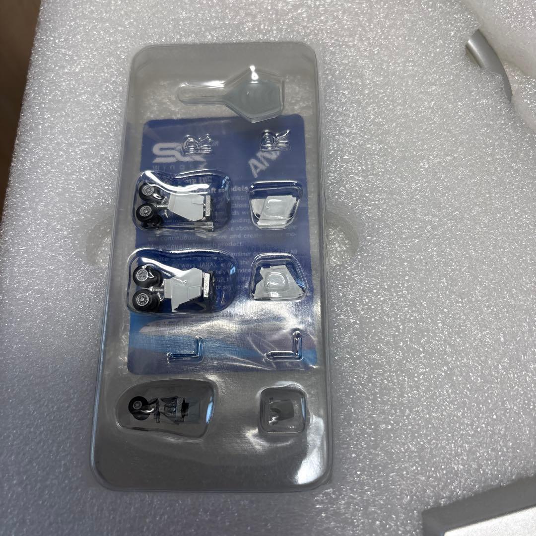 ANA 全日空　B787-8 JA801A sqwings 社製