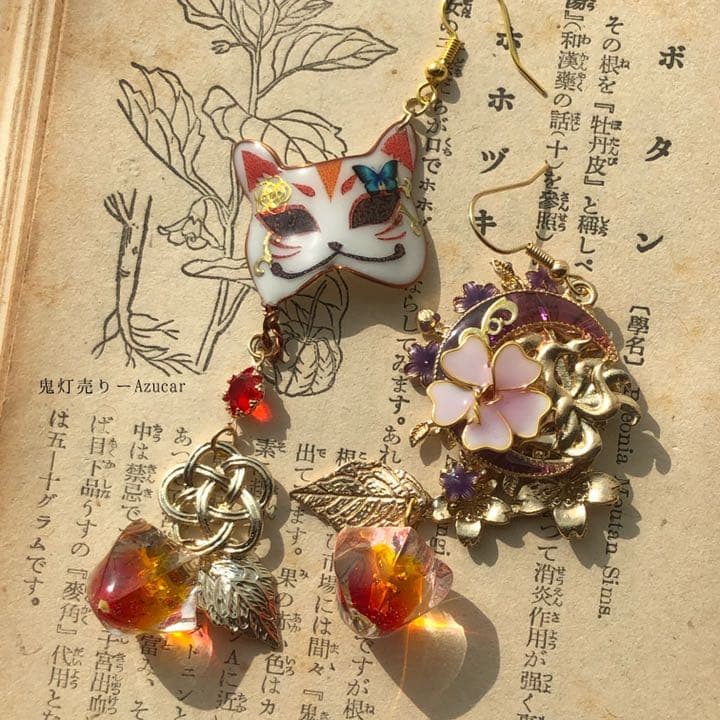 猫面と鬼灯　九尾狐の勿忘草と桜　色変化勿忘草　和ゴス　ピアス　イヤリング