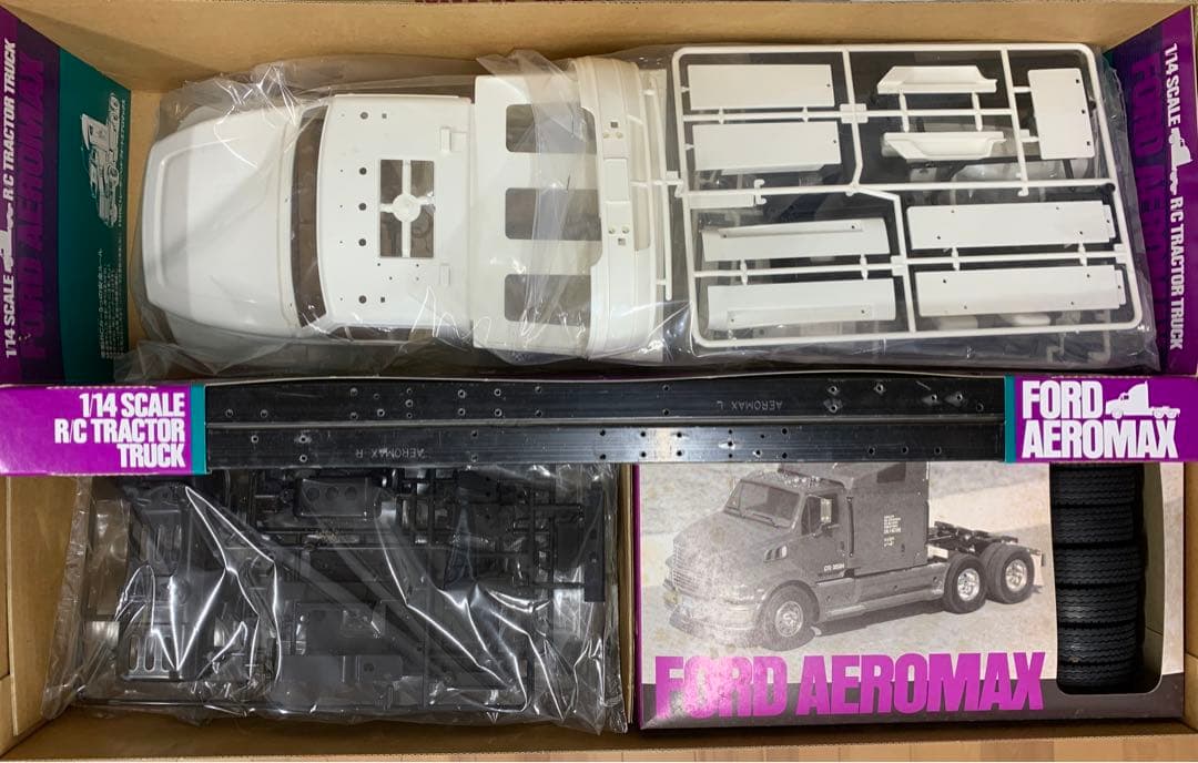 1/14ビッグトラックシリーズNO.9 トレーラーヘッド・フォードエアロマックス