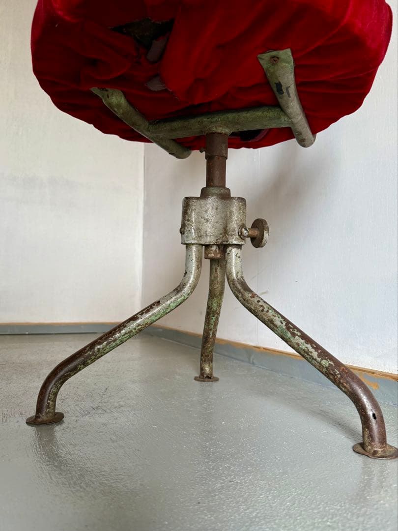 鉄脚 椅子 モケットチェア 電車？