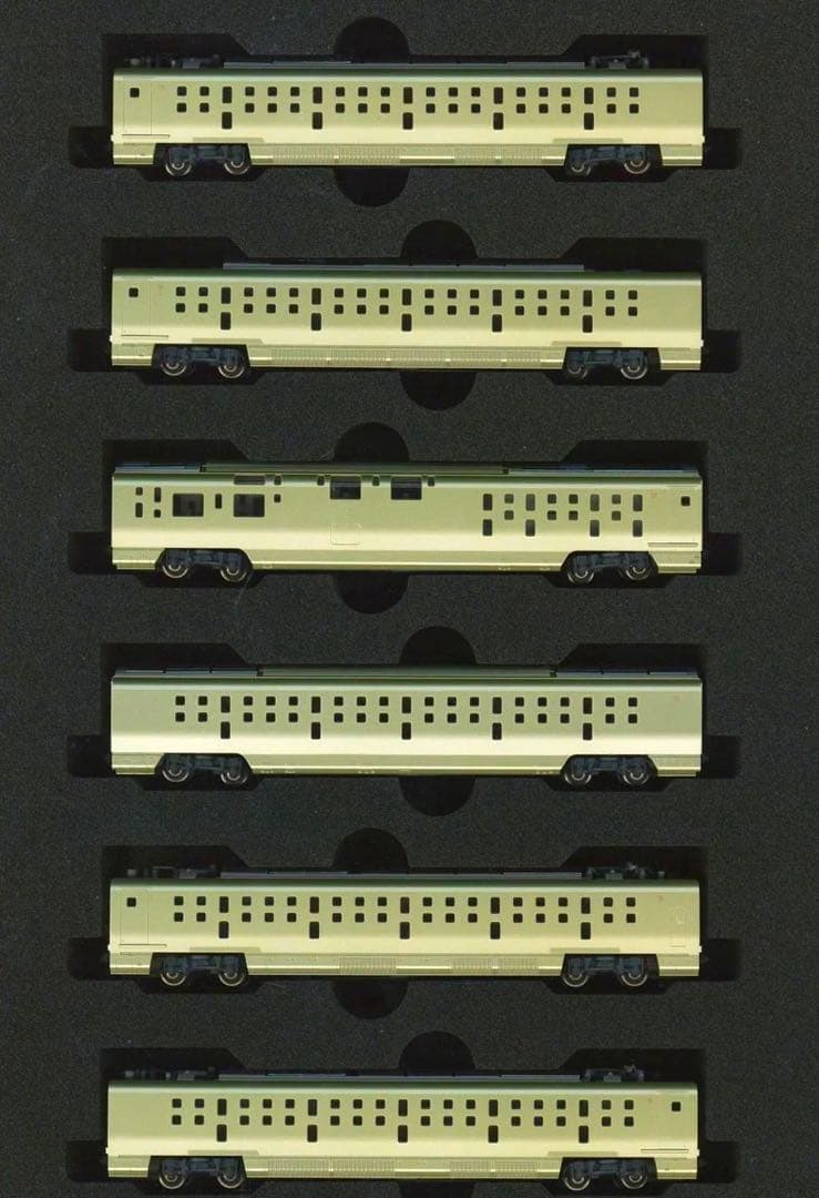 KATO E001形 TRAIN SUITE 四季島【新品,未使用品】