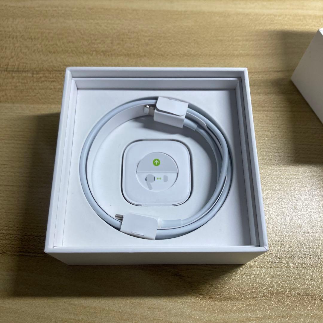 APPLE  AirPodsPro 右耳　充電器、ケーブル、イヤホンシリコン込み