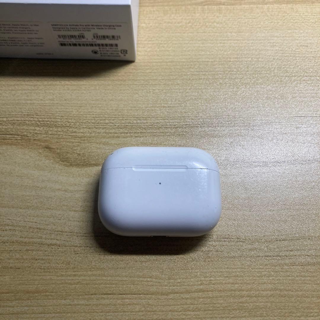APPLE  AirPodsPro 右耳　充電器、ケーブル、イヤホンシリコン込み