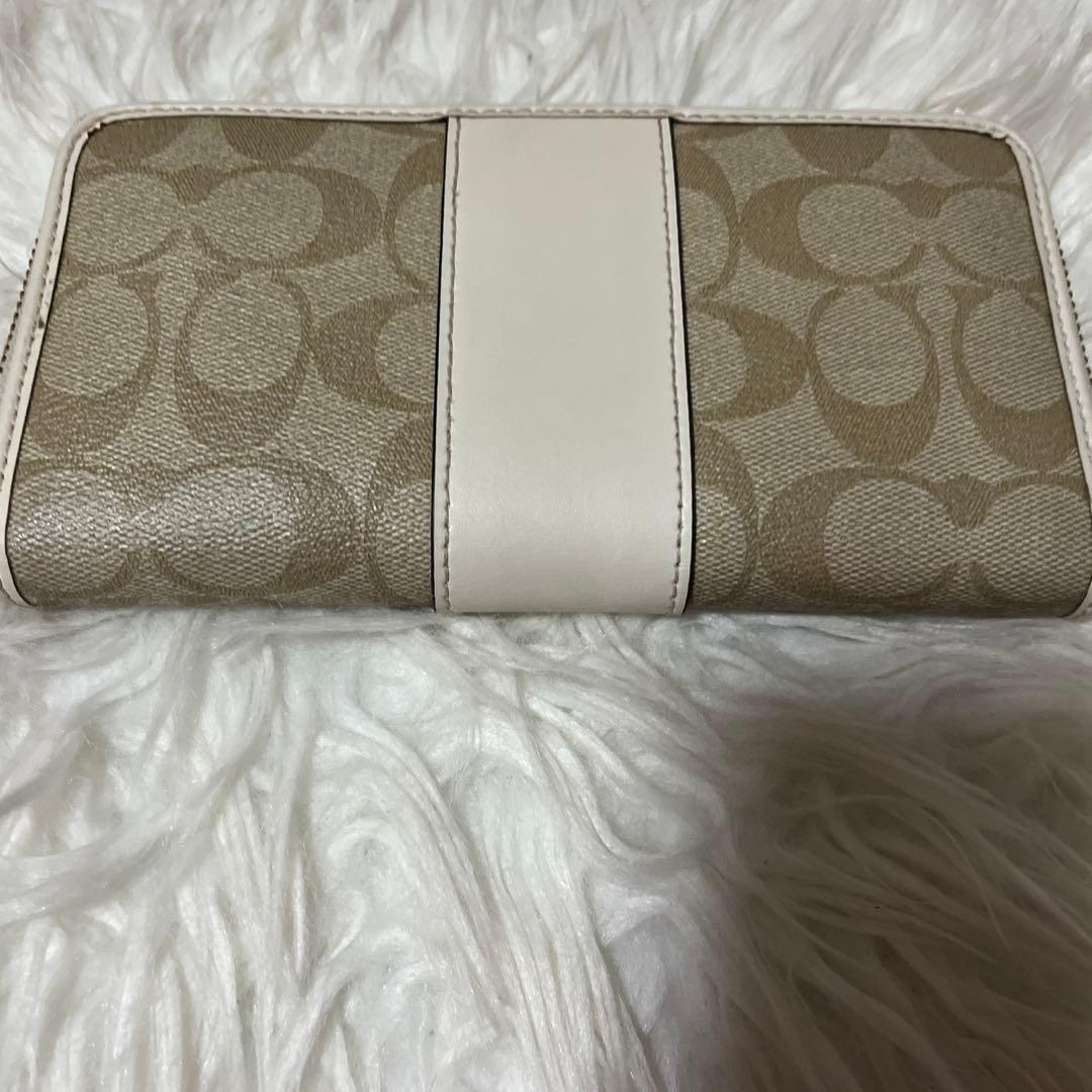 COACH（コーチ） カラー：ベージュ×ホワイト 財布形：長財布
