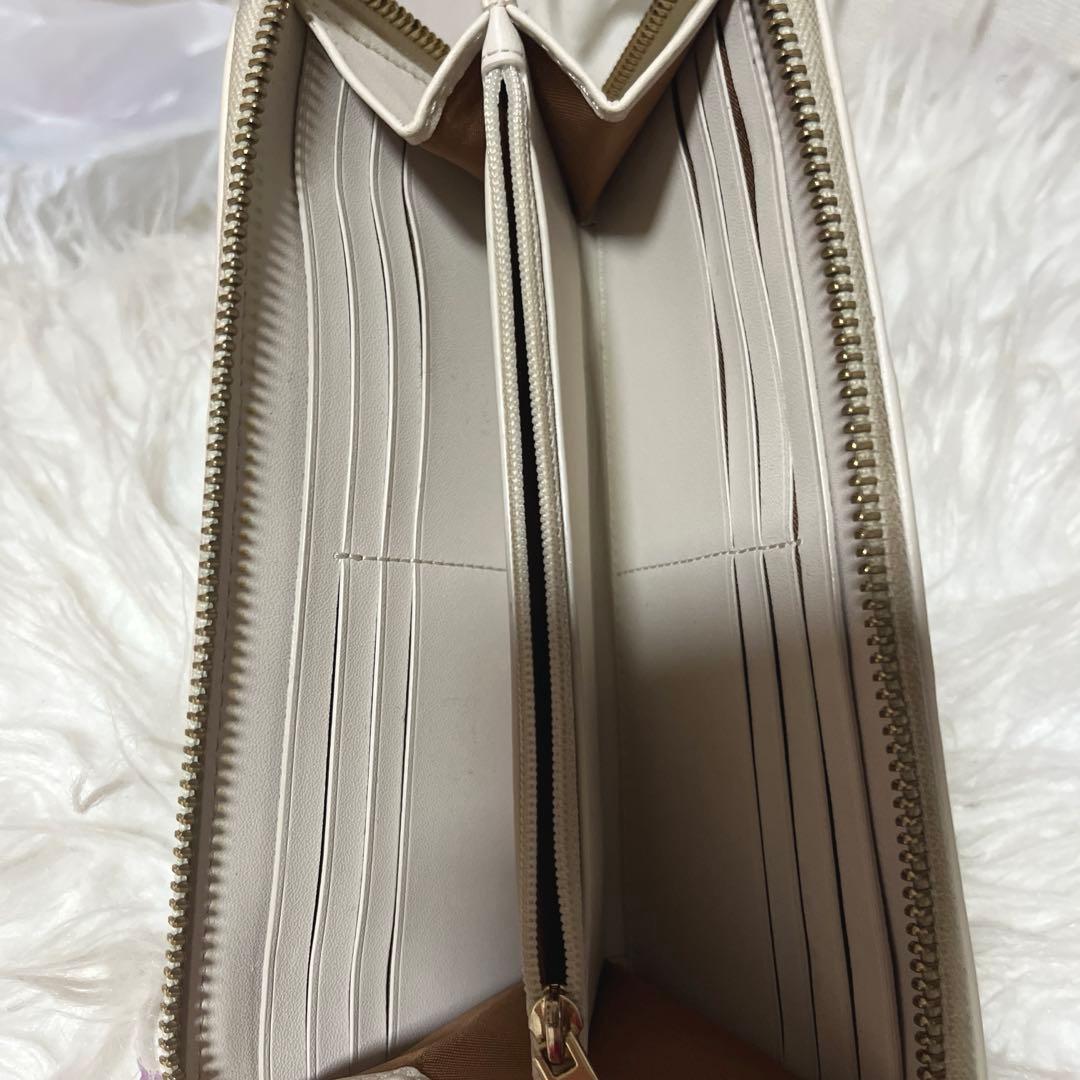 COACH（コーチ） カラー：ベージュ×ホワイト 財布形：長財布