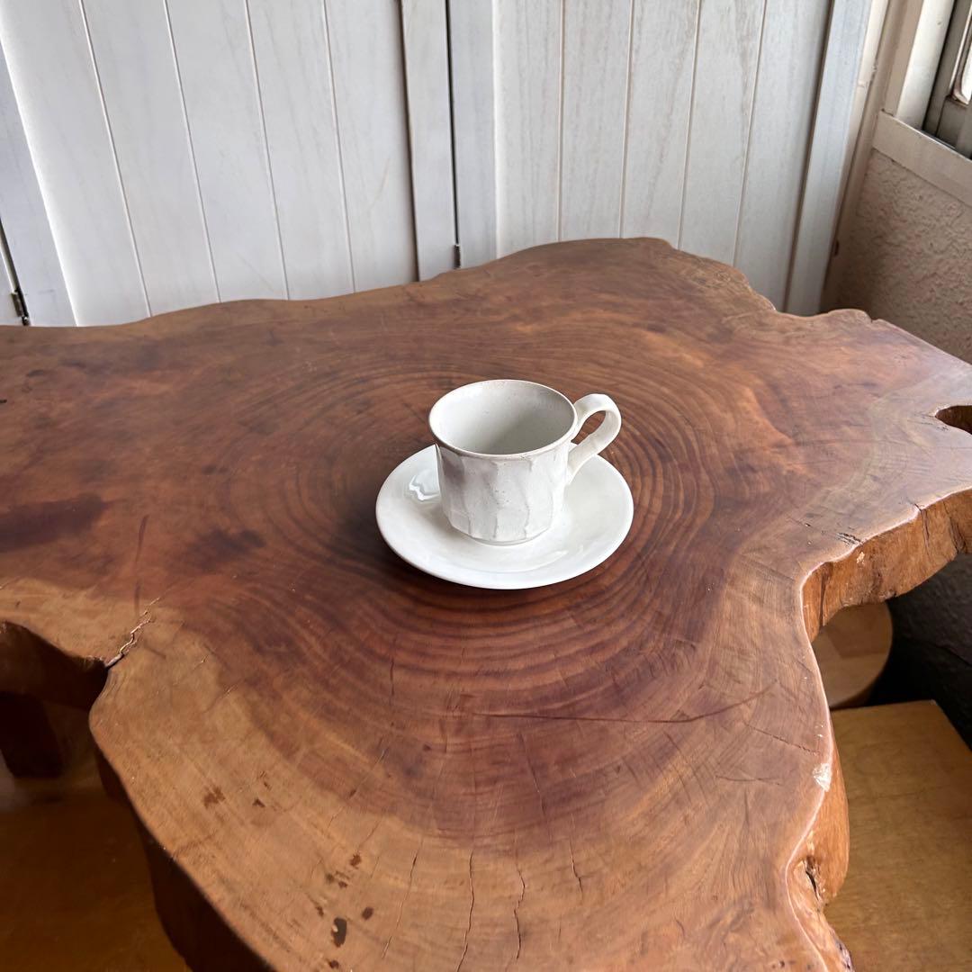 切り株テーブル　一枚板座卓　天然木　コーヒーテーブル