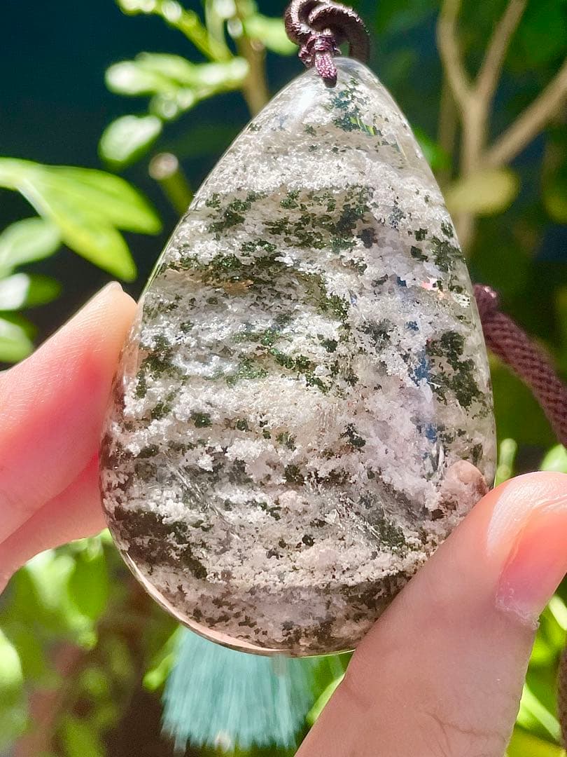 超ビッグ　ガーデンクォーツ  雫型　苔水晶 庭園水晶 パワースートン　原石風水