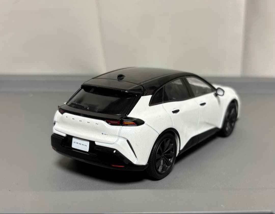 1／30ミニカー。トヨタ非売品。クラウンスポーツ。
