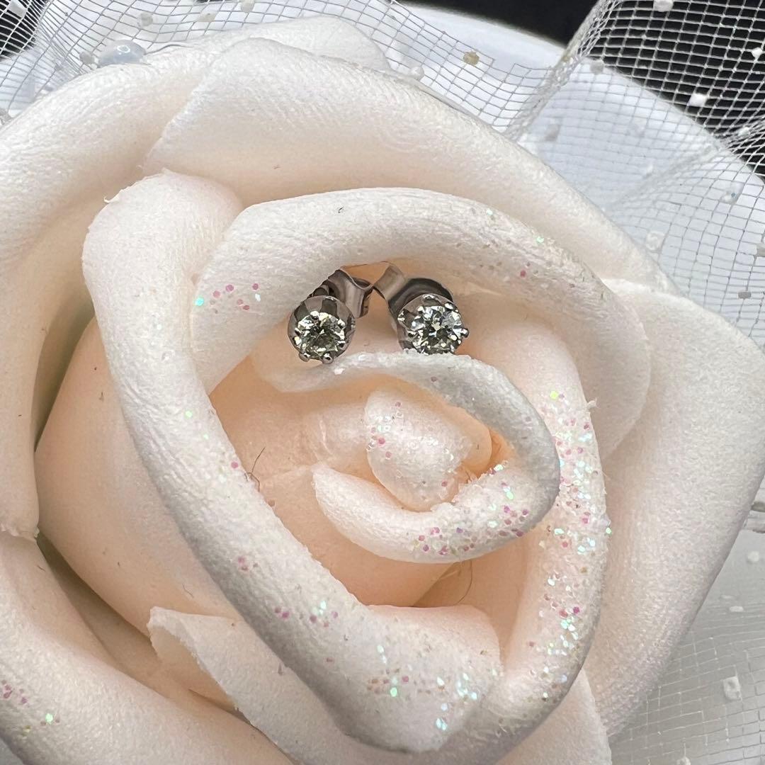 天然　イエローダイヤモンド　サージカルステンレス　スタッドピアス