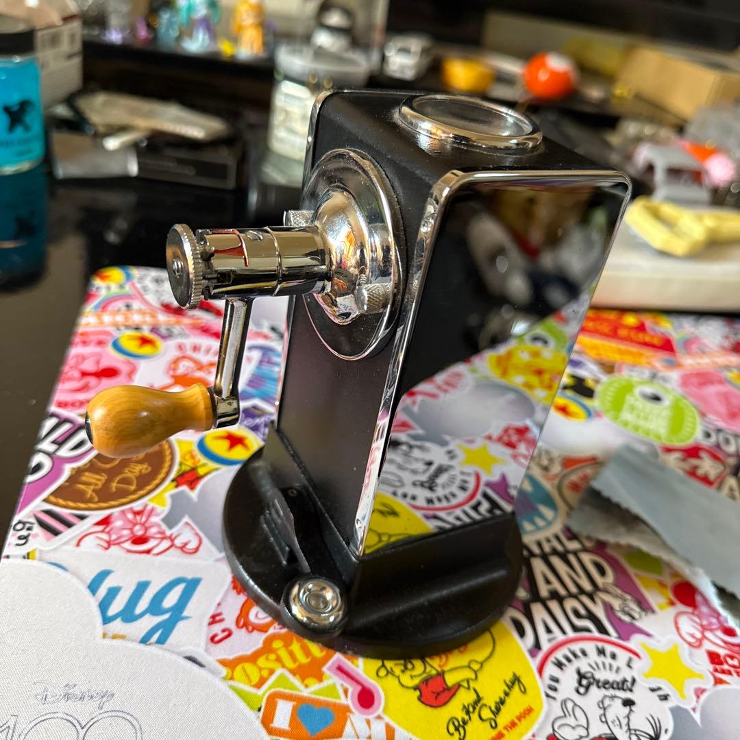 スペインの高級文房具ブランド「エルカスコ（EL CASCO）」の鉛筆削りです。