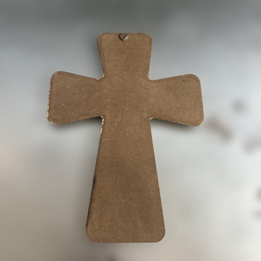 キリスト教のもの 金色の宗教的十字架