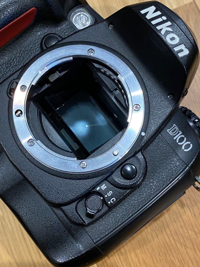 Nikon D100 デジタル一眼　Tokina 28-210 広角望遠レンズ付