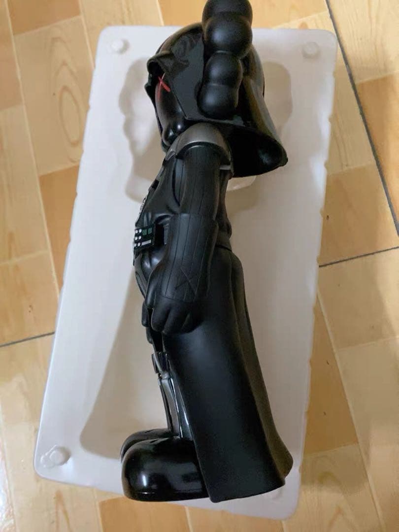 KAWS ×STAR WARS×MEDICOM TOY Darth Vader