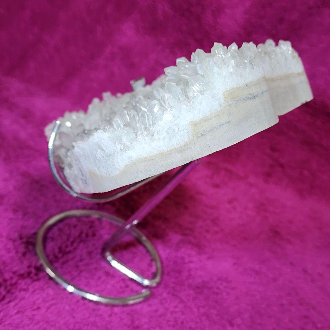 クリスタル水晶 菊花水晶 ハート型置物 スタンド付き