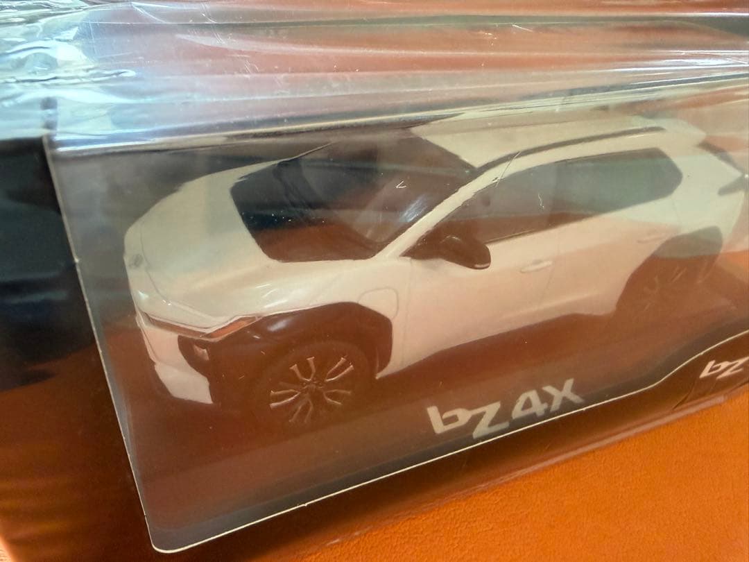 レ*ア様 新型bz4x ミニカー