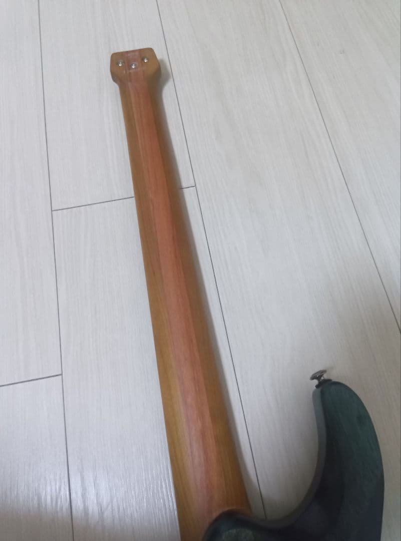 Ibanez Q52PB ヘッドレスギター