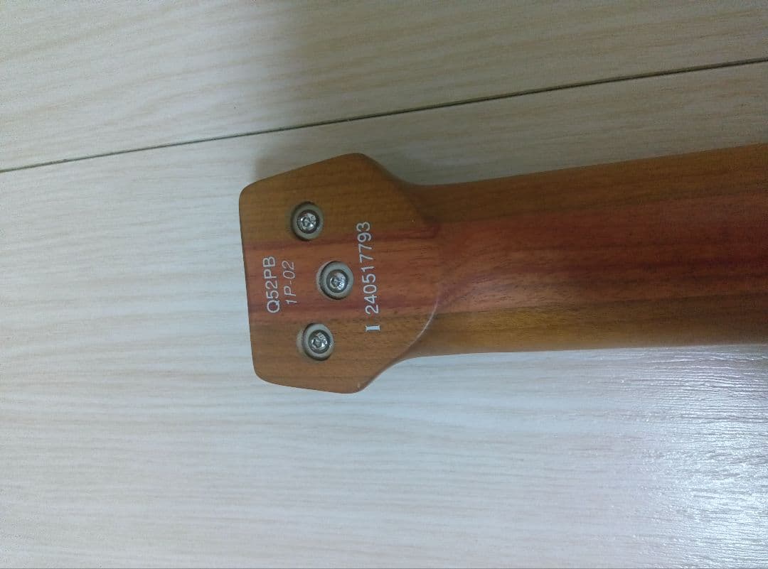 Ibanez Q52PB ヘッドレスギター