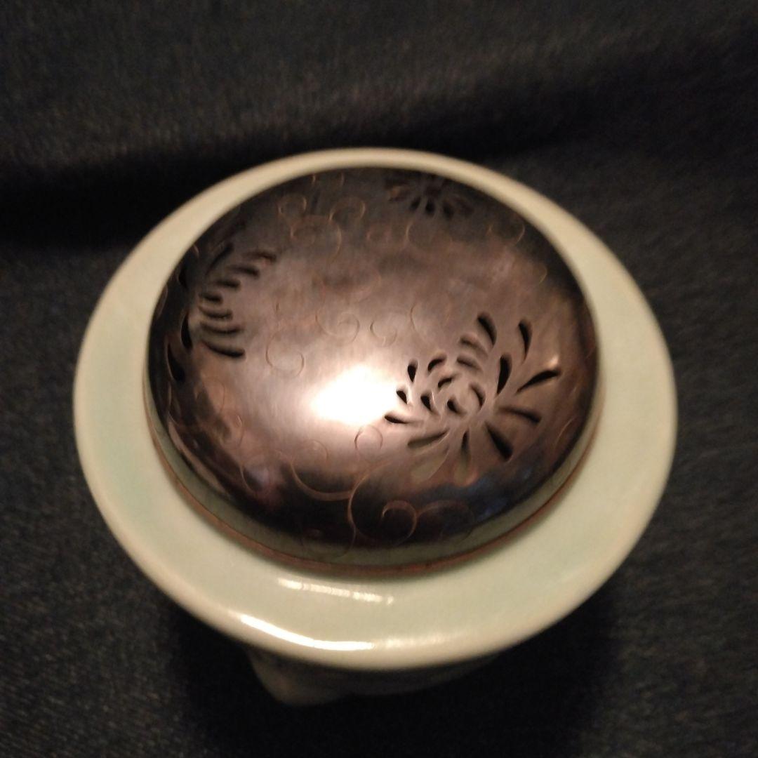 青磁焼　銀蓋　花模様の陶器香炉　骨董　お香