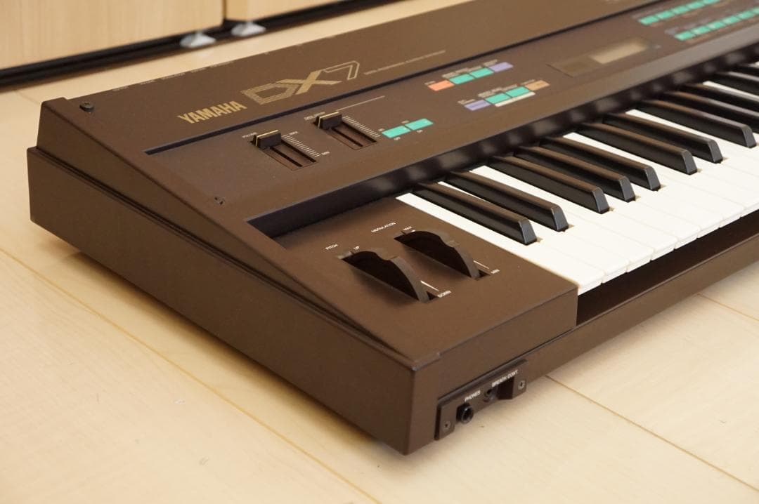 YAMAHA DX7 シンセサイザー