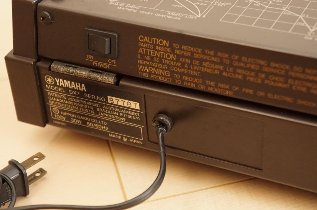 YAMAHA DX7 シンセサイザー
