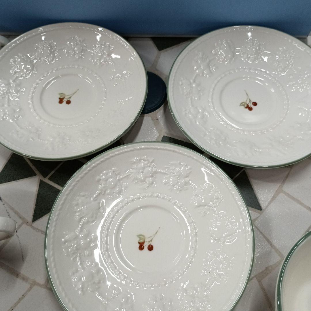 新品　ウェッジウッド フェスティビティ ラズベリー ティーカップ＆ソーサー