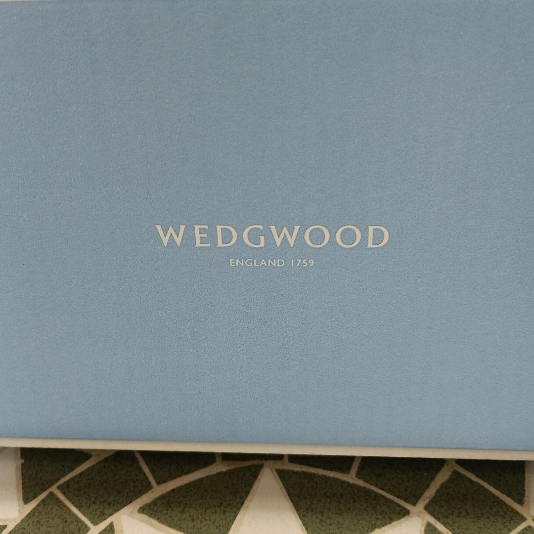 新品　ウェッジウッド フェスティビティ ラズベリー ティーカップ＆ソーサー